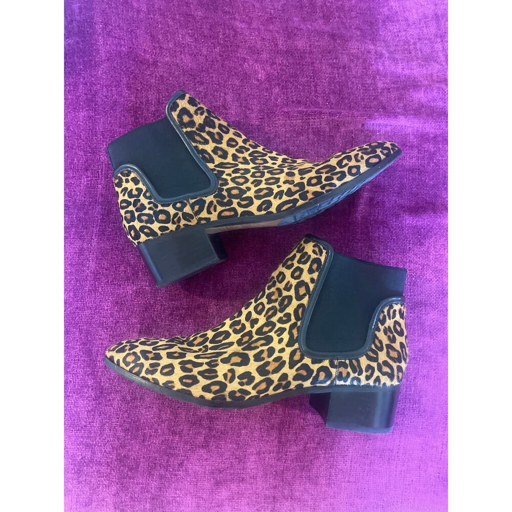 DONALD J PLINER Dyla Leopard Print Chelsea Boots Size 9 Ankle Shoes - Picture 3 of 7